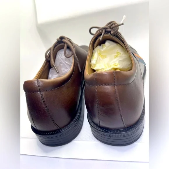 G.H. Bass & Co. Men's Flex Step Cap-toe/Brown Shoes 9 W / NWB /Boys/ Slip Res.